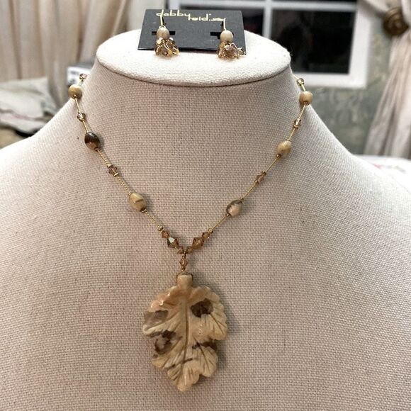 Dabby reid cream two tone faux stone Leif gold crystal gold color chain - Picture 1 of 4